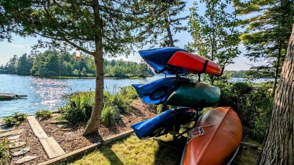 Franklin House | Lake Life Waterfront Cabin