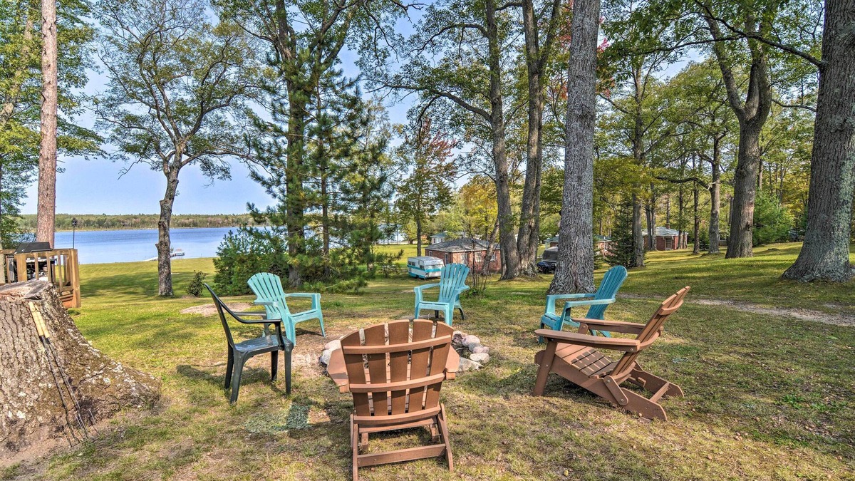 Atlanta Cabin | Lake Livin' Cozy Cabin w/Dock, Bar, 2 Kayaks