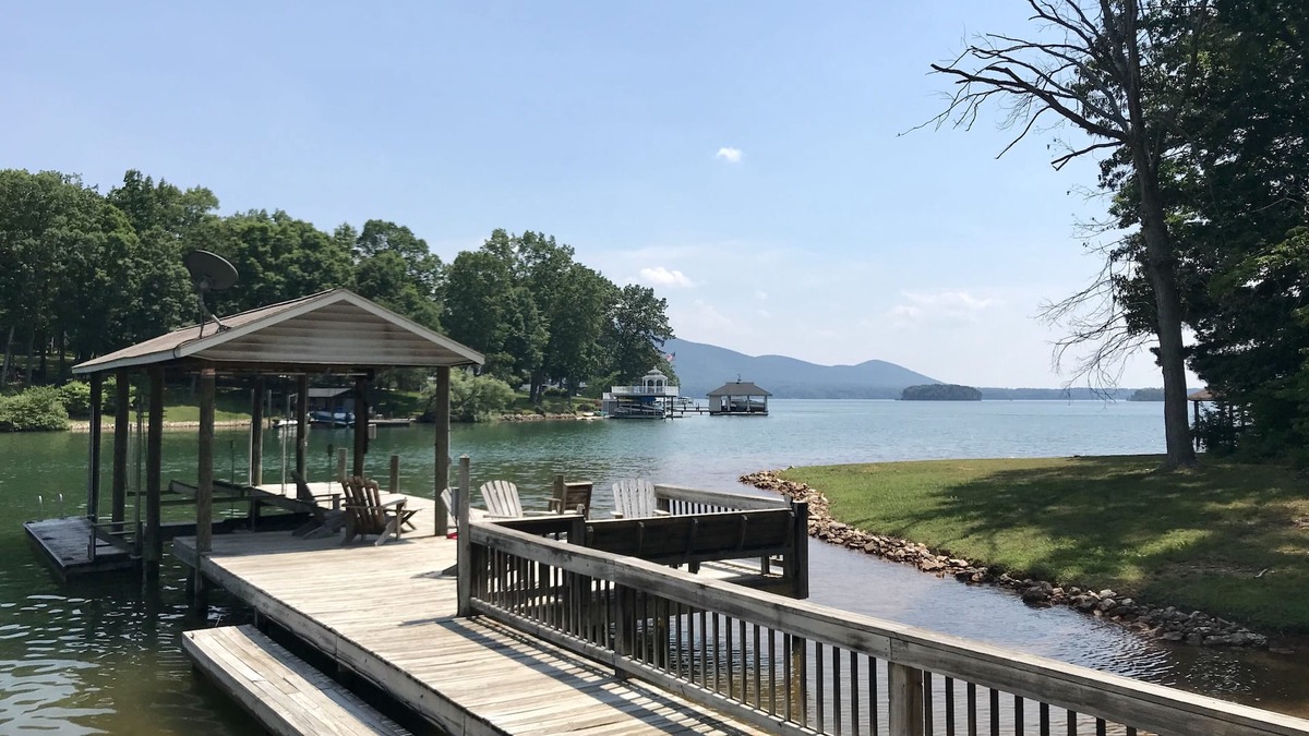 Huddleston Cottage | LAKE LIVING AT ITS FINEST. Cozy cottage with wide water and mountain views.