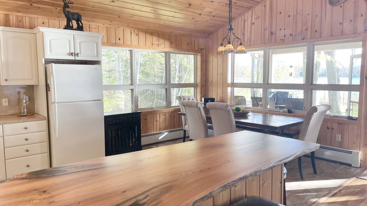 Levering Cottage | Lake living at its finest in this comfy cottage