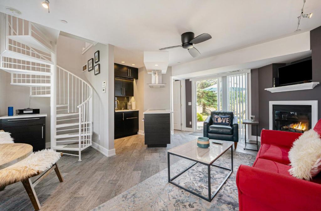 Douglas Apartment | Lake Living at Northern Lights Condo 10