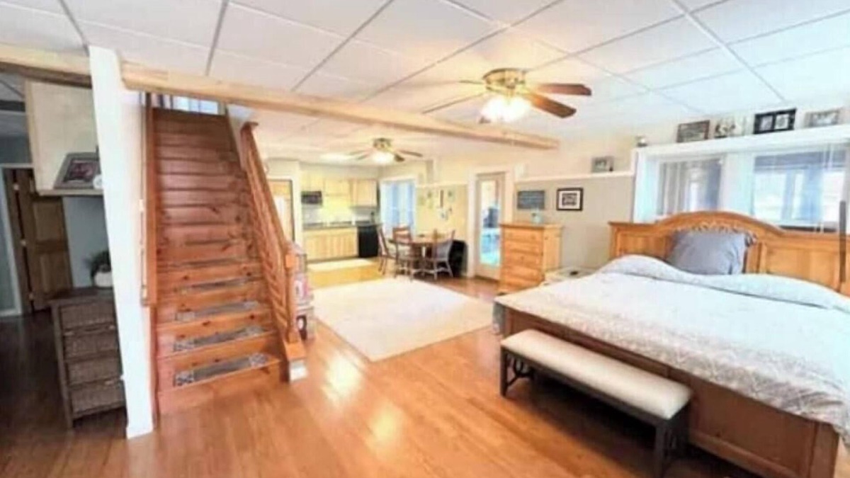 Middleton House | Lake Living, sit back and relax!