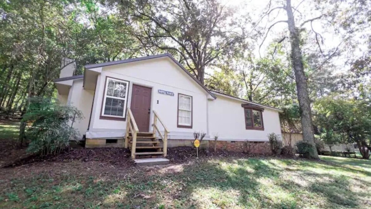 Scottsboro Cabin | Lake Lodge - 2 bed/2 bath Cabin