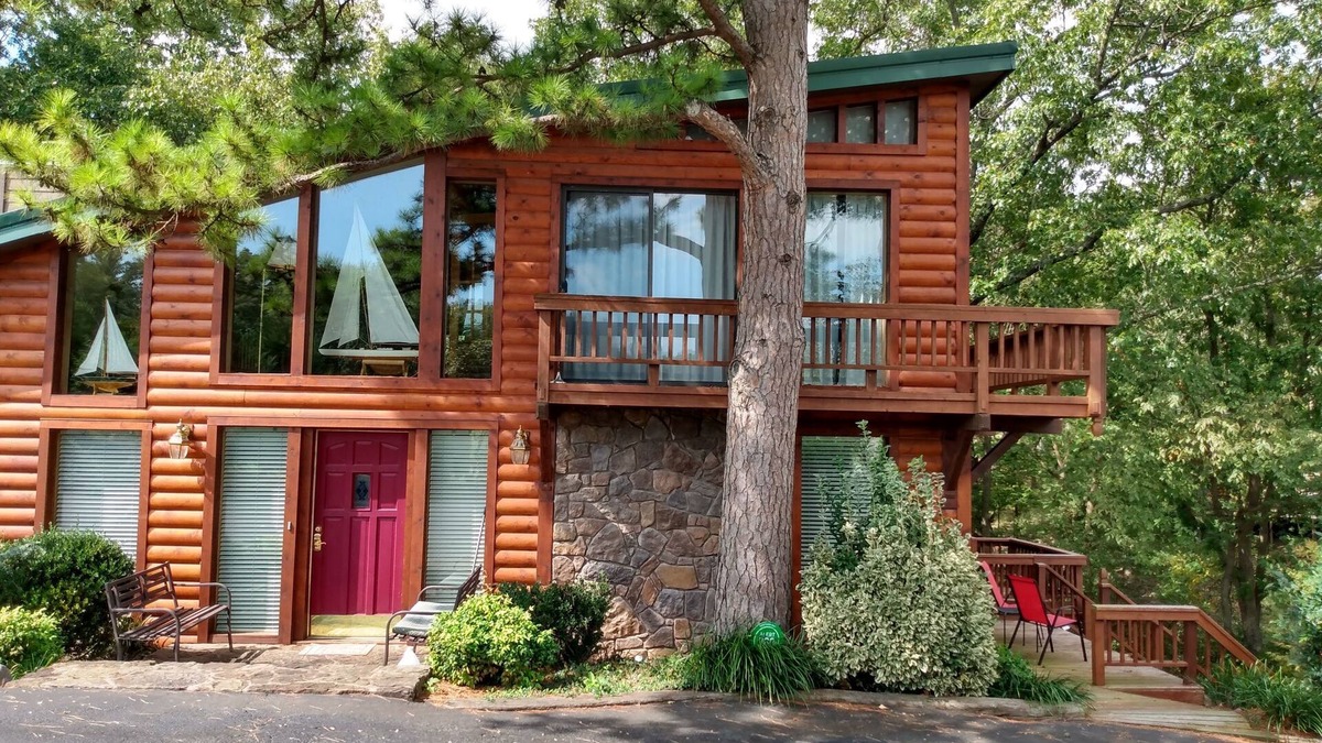Grove Cabin | Lake lodge with Grand Lake views close to marina and Honey Creek Hive Mini Golf
