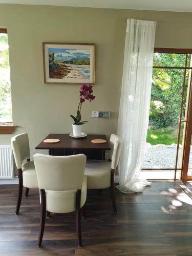 Dungloe Ski Chalet | Lake lodging Dungloe 1 mile from Dungloe, 2bdrm max3 adults