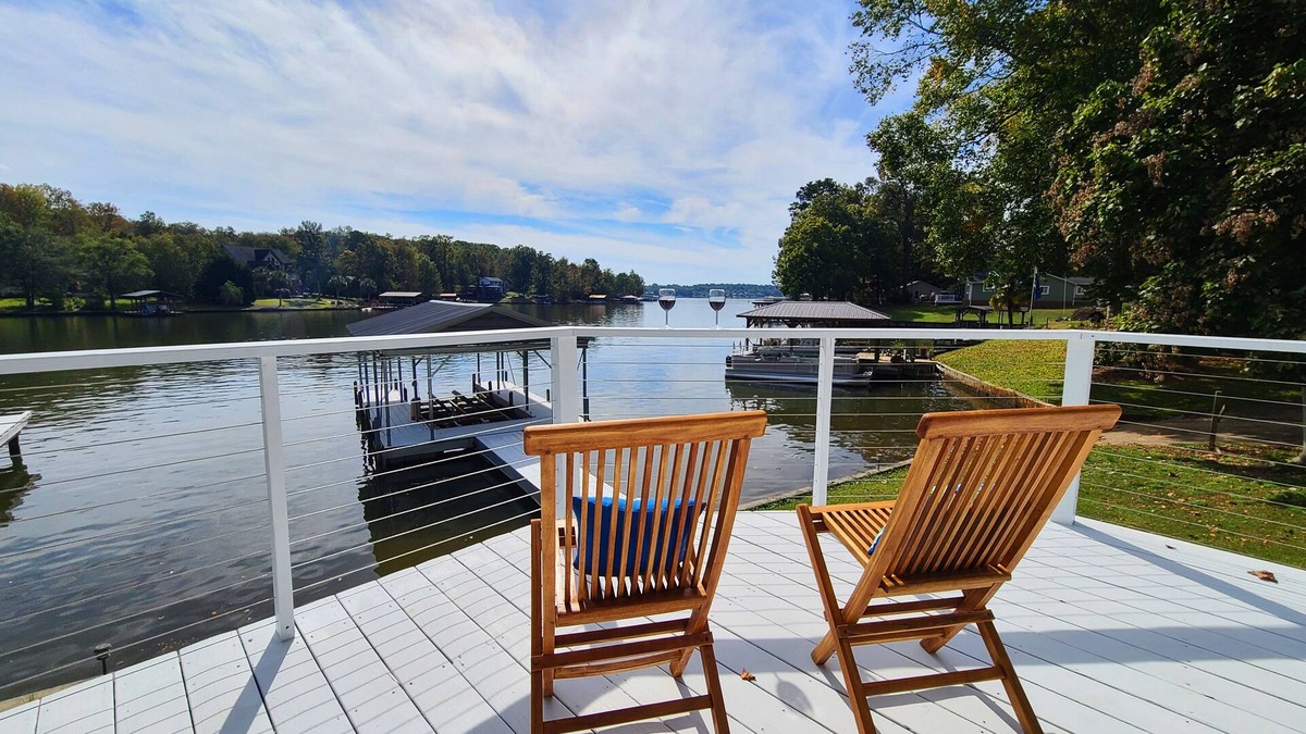 Waterloo House | Lake Lovers Getaway, Lake Front Home with 3 Master Suites, Docks and Boat Launch