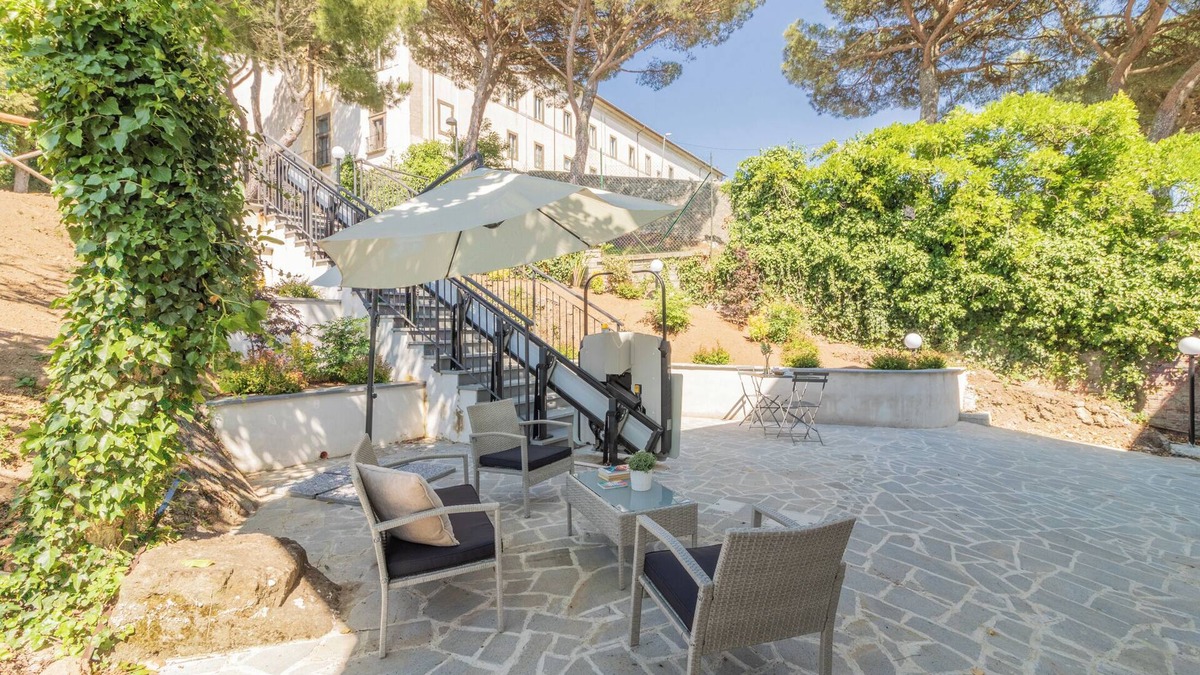 Montefiascone House | Lake Lovers Lodge