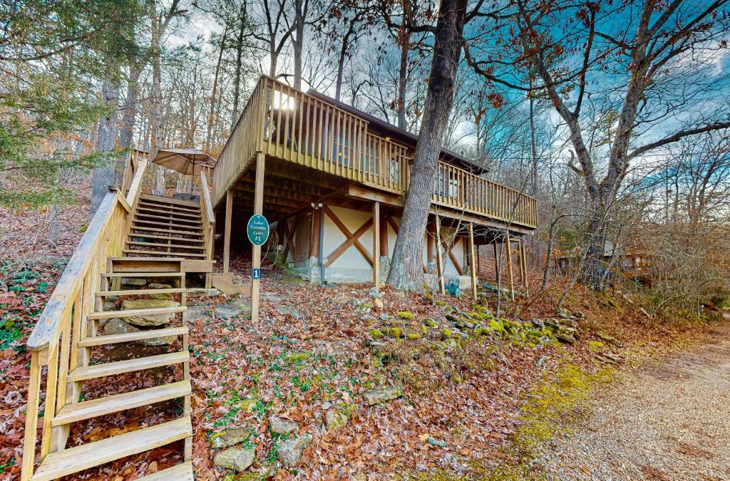 Eureka Springs House | Lake Lucerne - Treehouse Cabin #01
