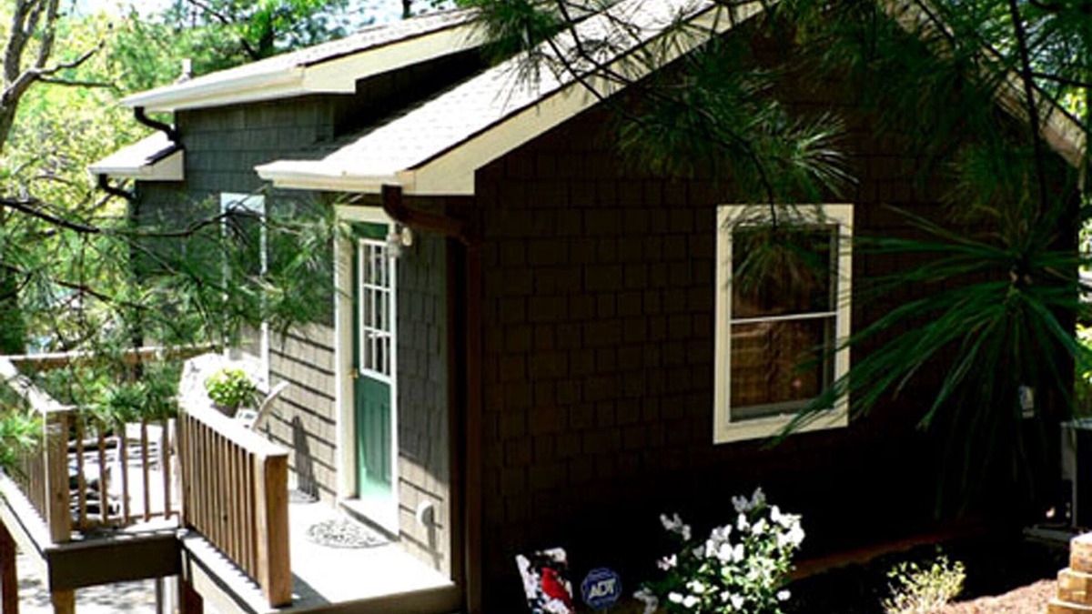 Lake Lure Cottage | Lake Lure Rental: Romantic Lake Getaway