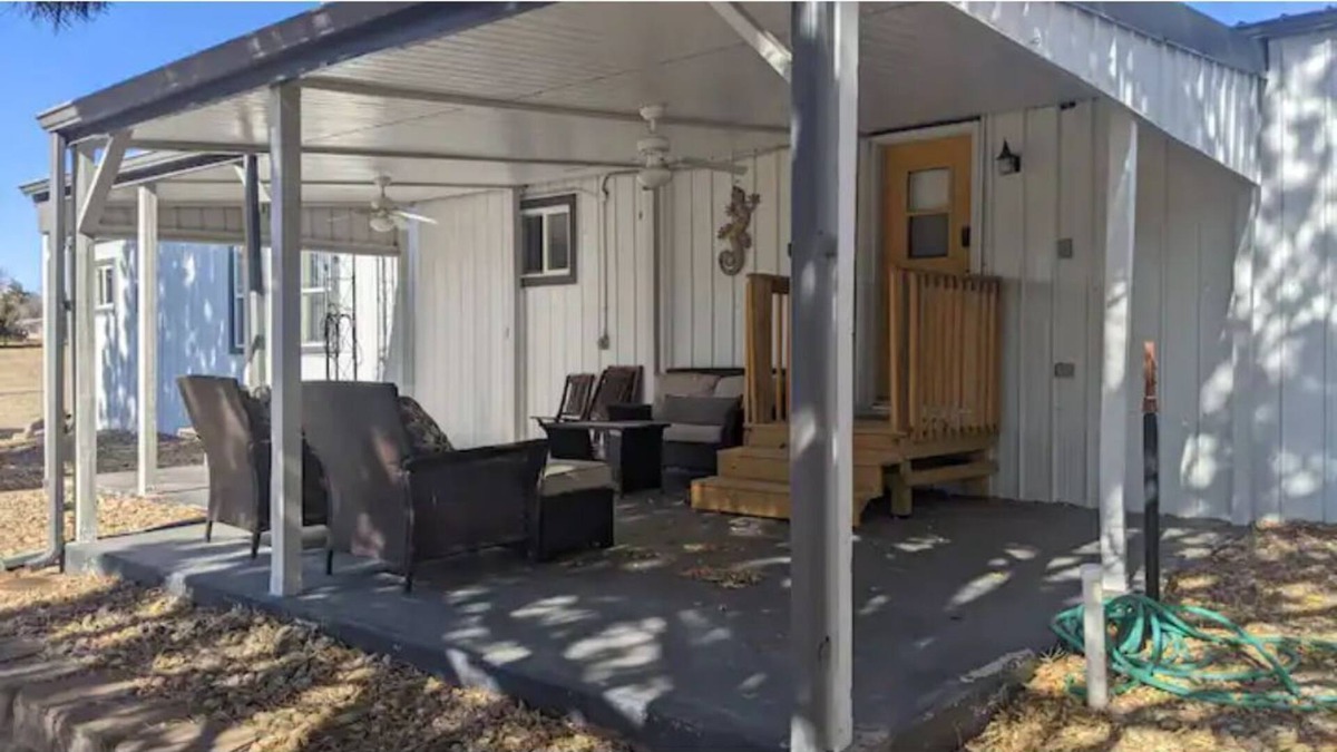 Lonergan House | Lake Mac Retreat house, boating, fishing hunting.