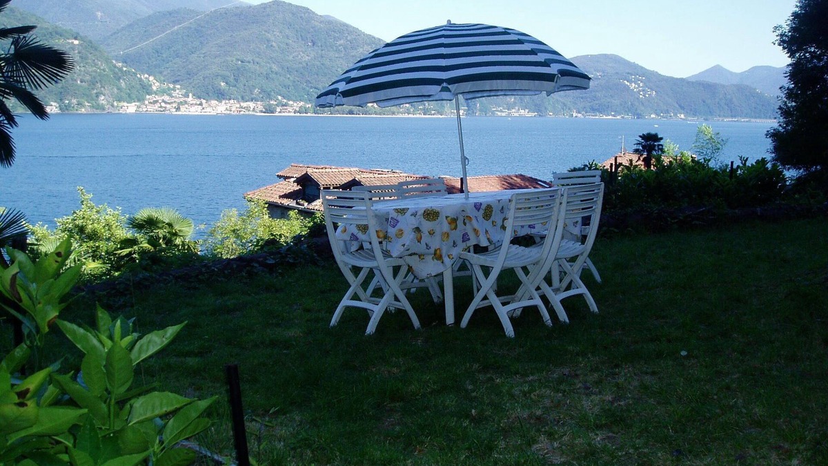 Cannobio Apartment | Lake Maggiore - Cannobio- IT- Appartem. for 5 pers. - private beach & superb view