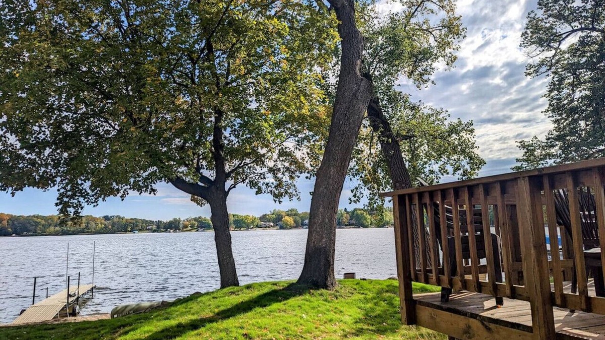 Buffalo Cottage | Lake Martha Cottage: beachside, peaceful & homey