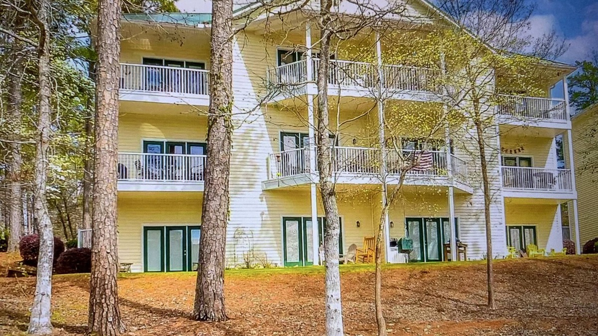 Dadeville Condo | Lake Martin Condo with Dock….30 minutes from Auburn’s Campus!