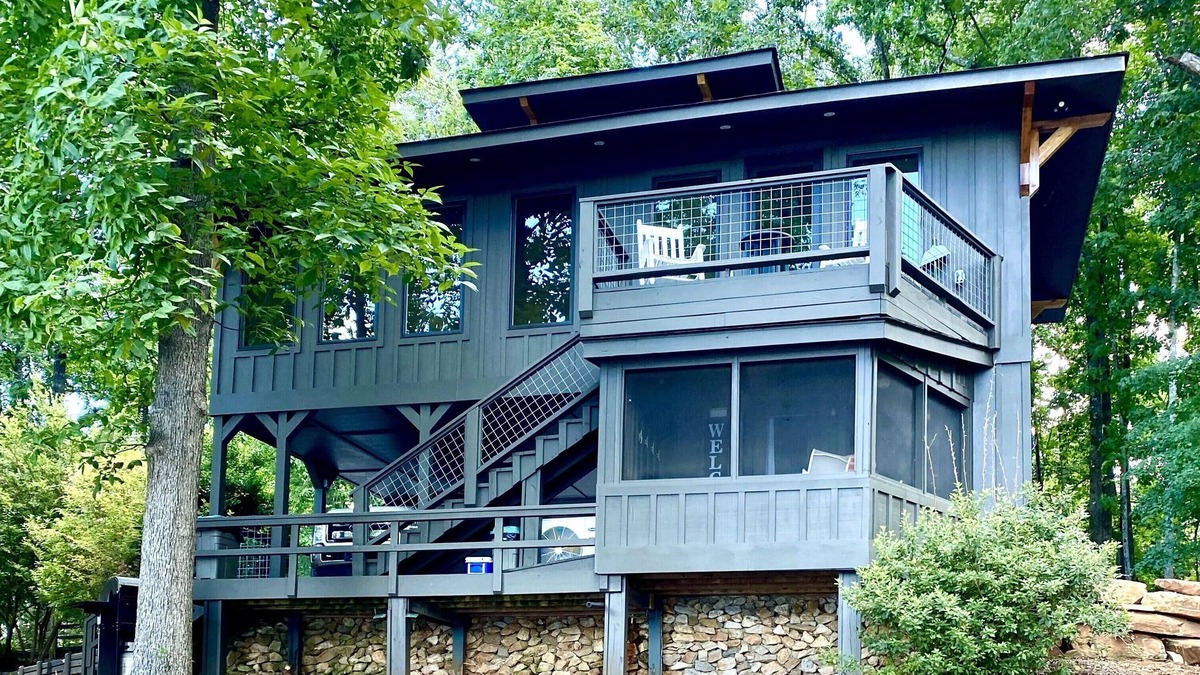 Dadeville House | Lake Martin Cottage in Blue Creek