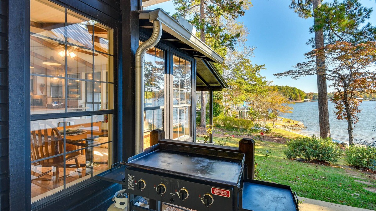 Smith Mountain Estates Cabin | Lake Martin Retreat w/Beach, Boat Dock + Fire Pit