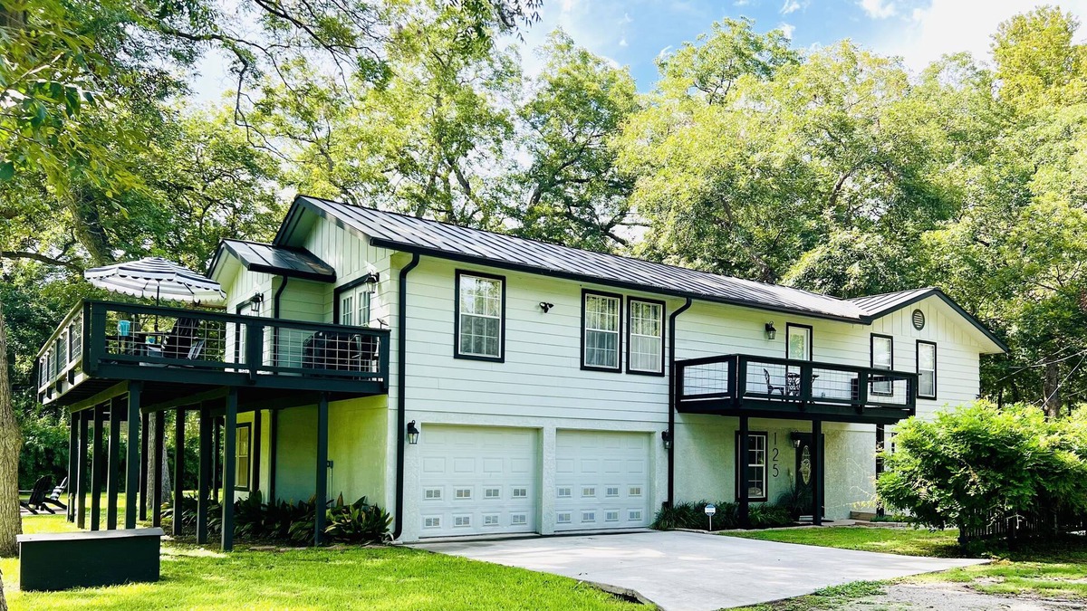 McQueeney House | Lake McQueeney family friendly home and great entertainment space