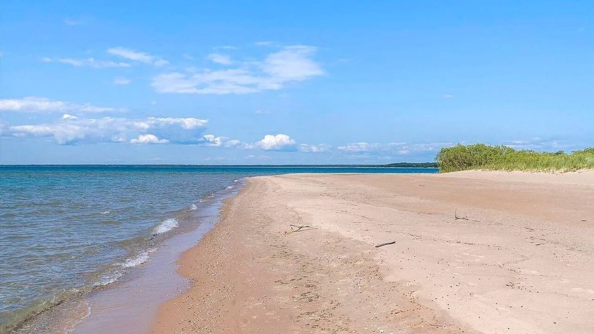 Bliss Township House | Lake Michigan Beachfront, Remodeled, close to Tunnel of Trees and Harbor Springs