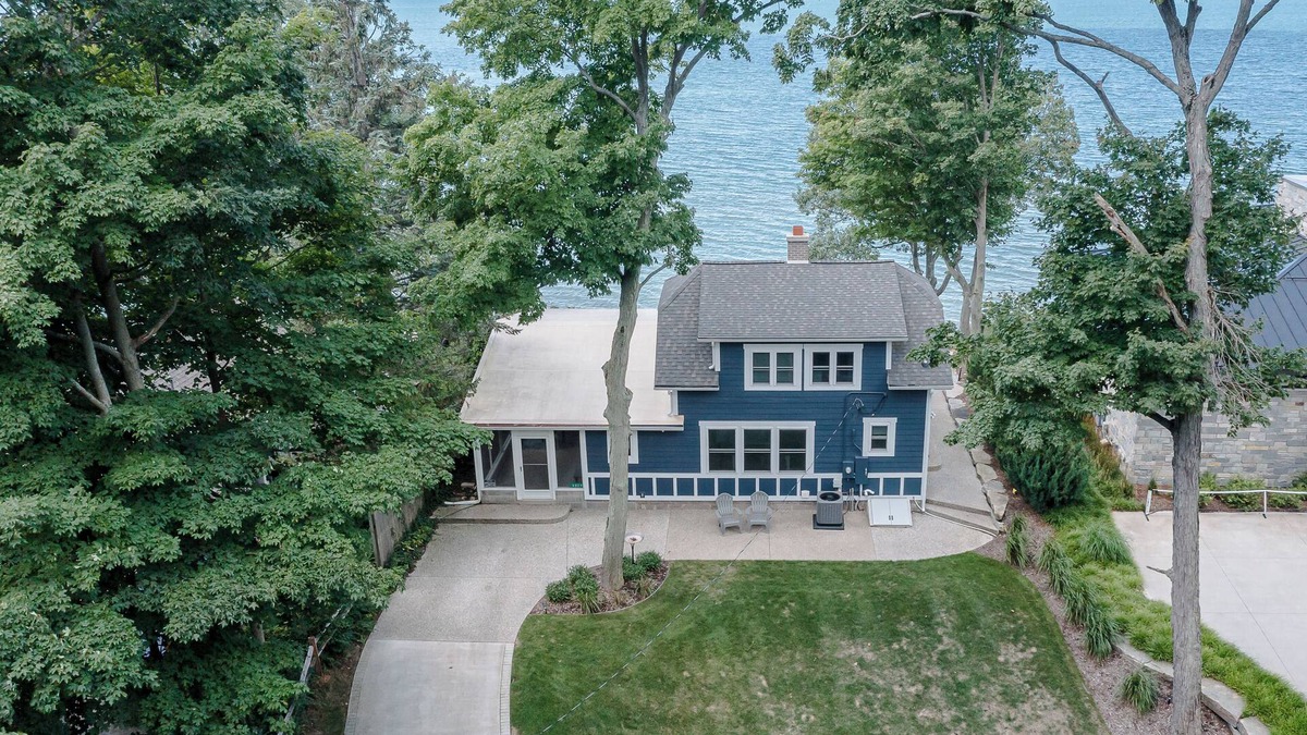 Michigan House | Lake Michigan Beach Cottage - beach access and stunning views.