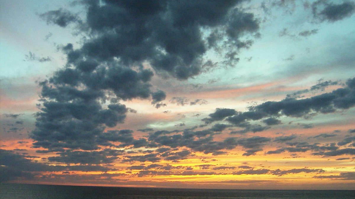 Manistee Cottage | Lake Michigan Beachfront and Spectacular Sunset Views!