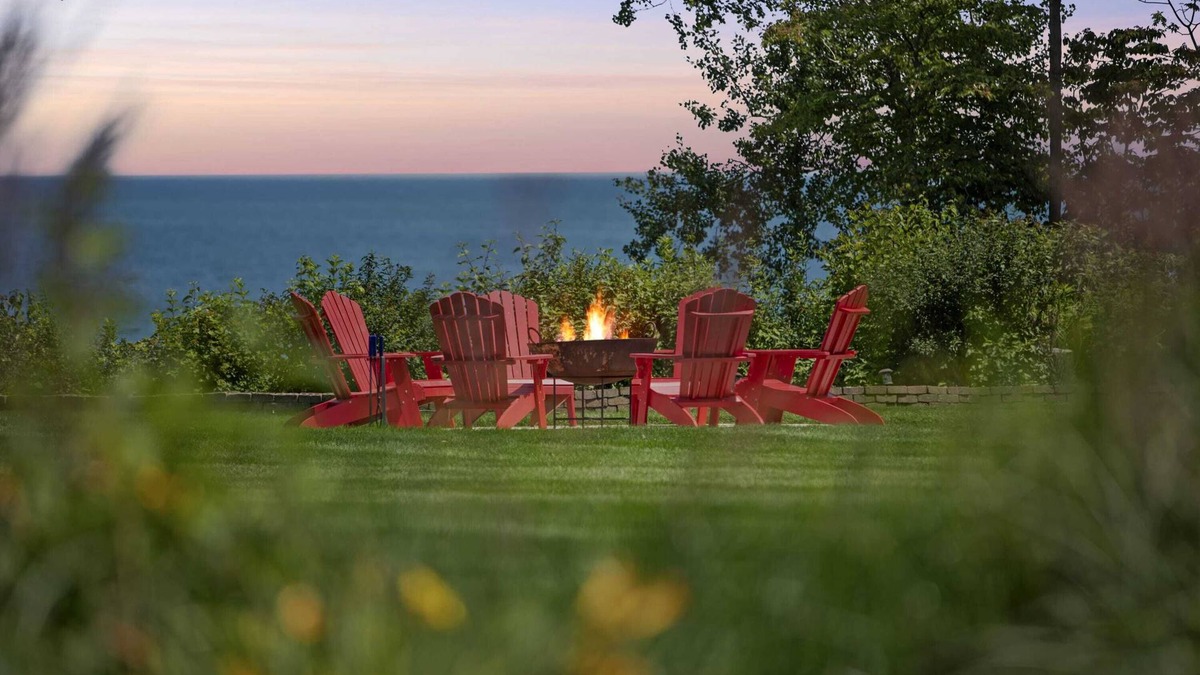 Newton House | Lake Michigan Beachfront - King Suite - Rec Room
