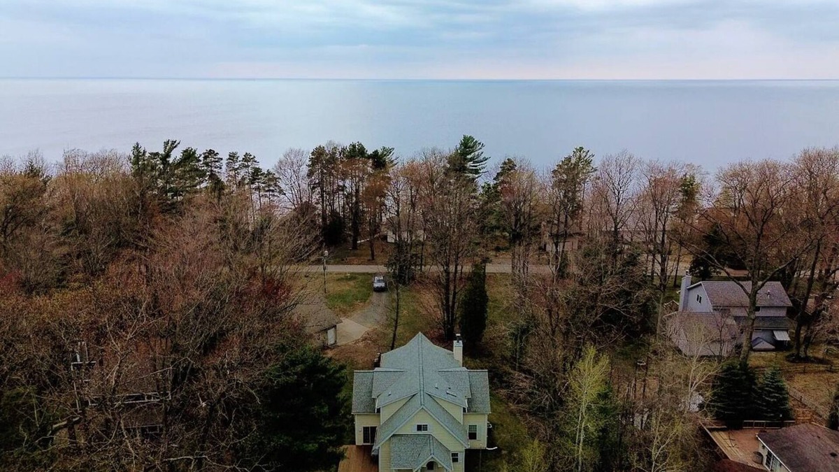 Mears House | Lake Michigan House with private beach access - Oberon Cottage