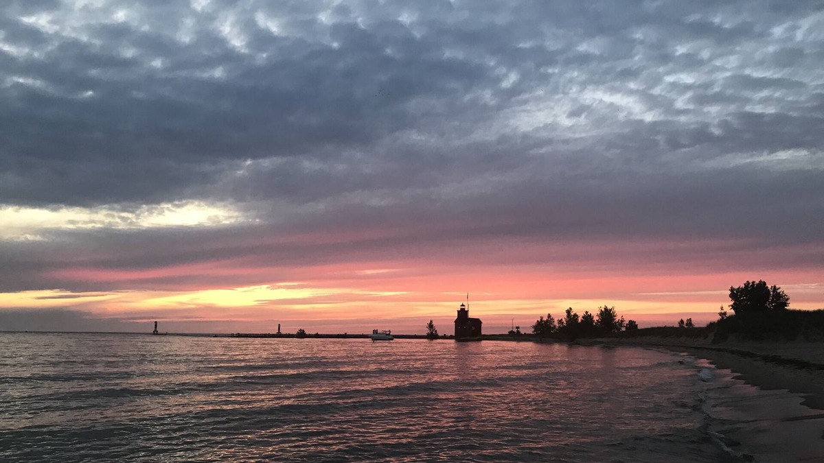 Macatawa House | Lake Michigan is only a short 1 minute walk away!