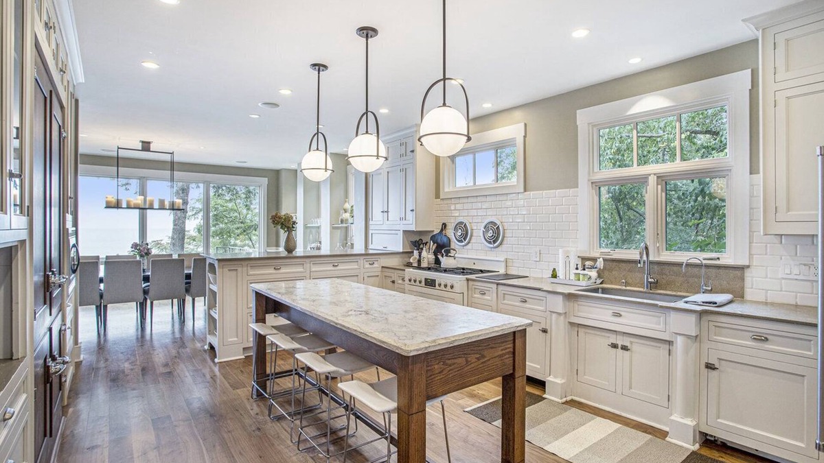 Michiana Villa | Lake Michigan Luxury Resort has sandy beach & Pool, Hot Tub, Gym & Pickleball