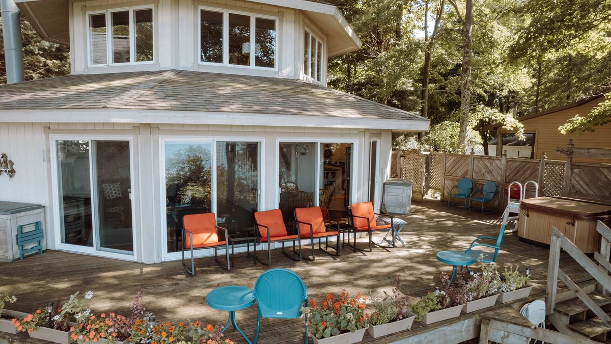 Mears House | Lake Michigan Views for Miles and Hot Tub Open in all Seasons!