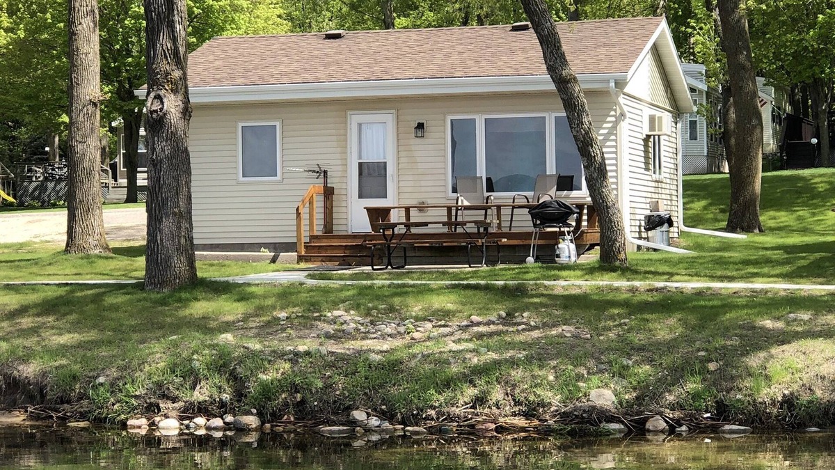 Miltona Cabin | Lake Miltona, MN Weekly Rental Cabin is located right on the beach.