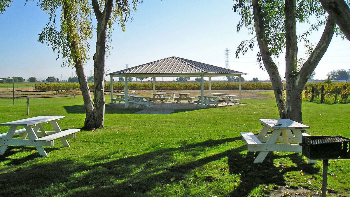 Nicolaus RV Rental | Lake Minden RV Resort-Campground