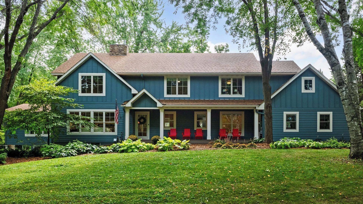 Minnetonka Beach House | Lake Minnetonka time! Fireplace,games,beach!