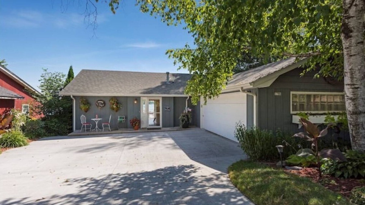 Mound House | Lake Minnetonka with Covered boat dock!