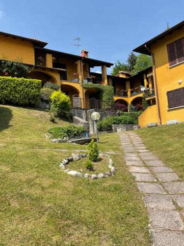 Civenna Apartment | Lake & Mountain