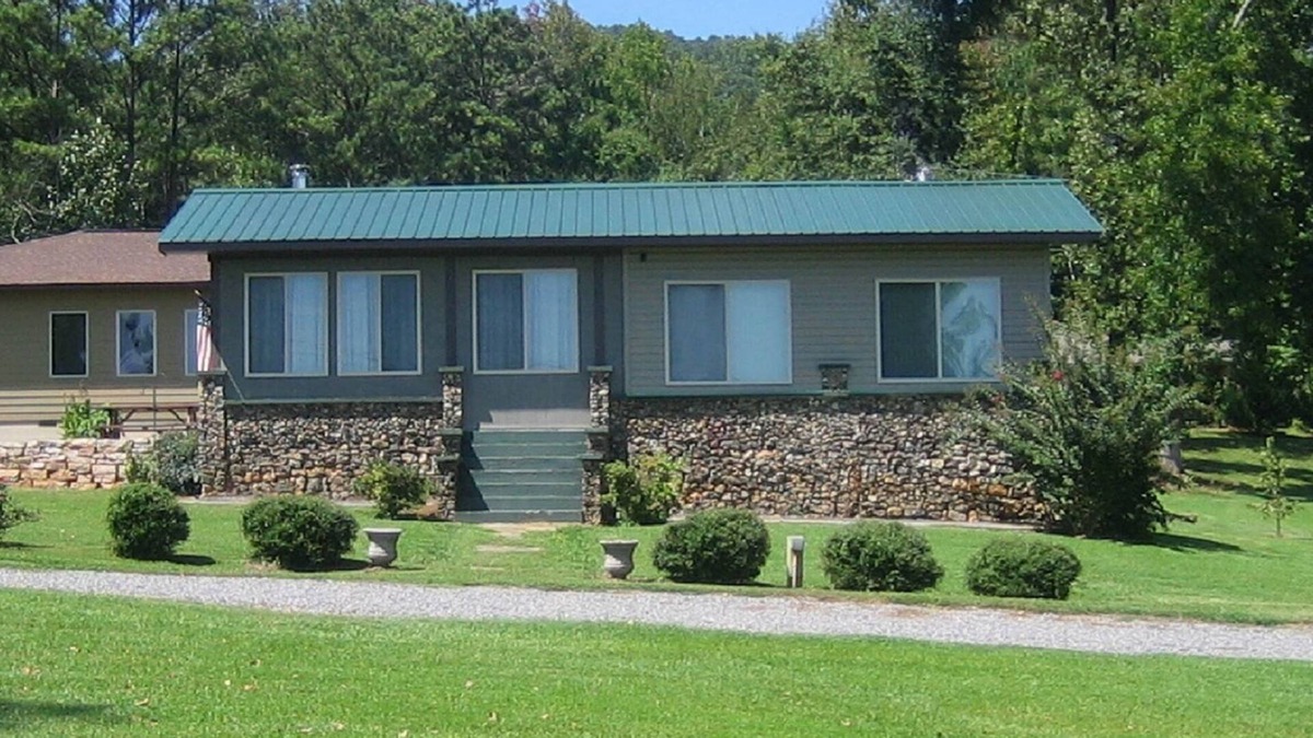 Groveoak Cabin | Lake & mountain views! Covered Boat Port w/Power, Pets Welcome