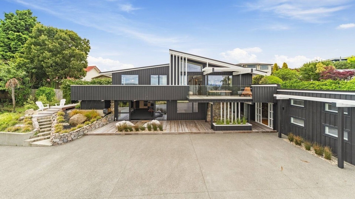 Waipahihi House | Lake & Mountain Views, Plunge Pool