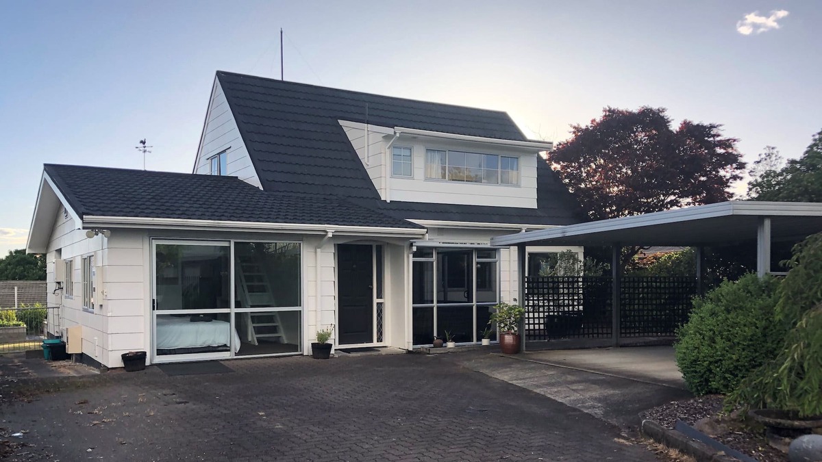 Nukuhau House | Lake & Mountain Views walking distance to CBD