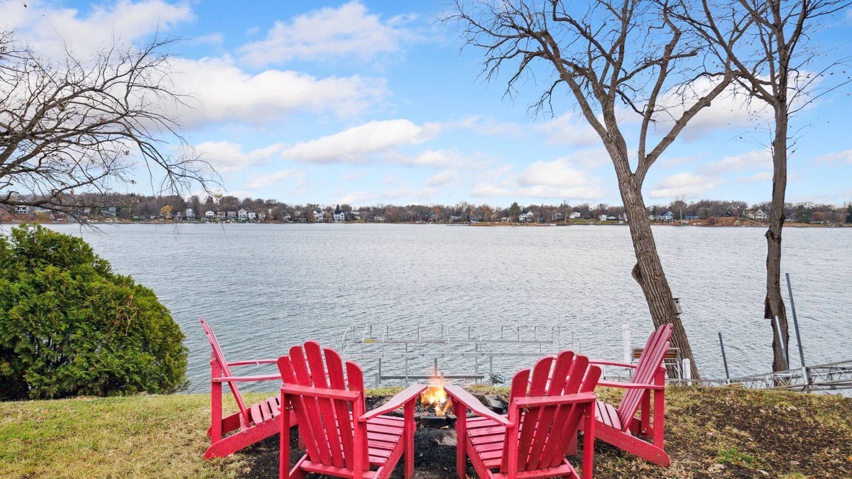 Mound House | LAKE MTKA Waterfront Modern Farmhouse Extended Stays