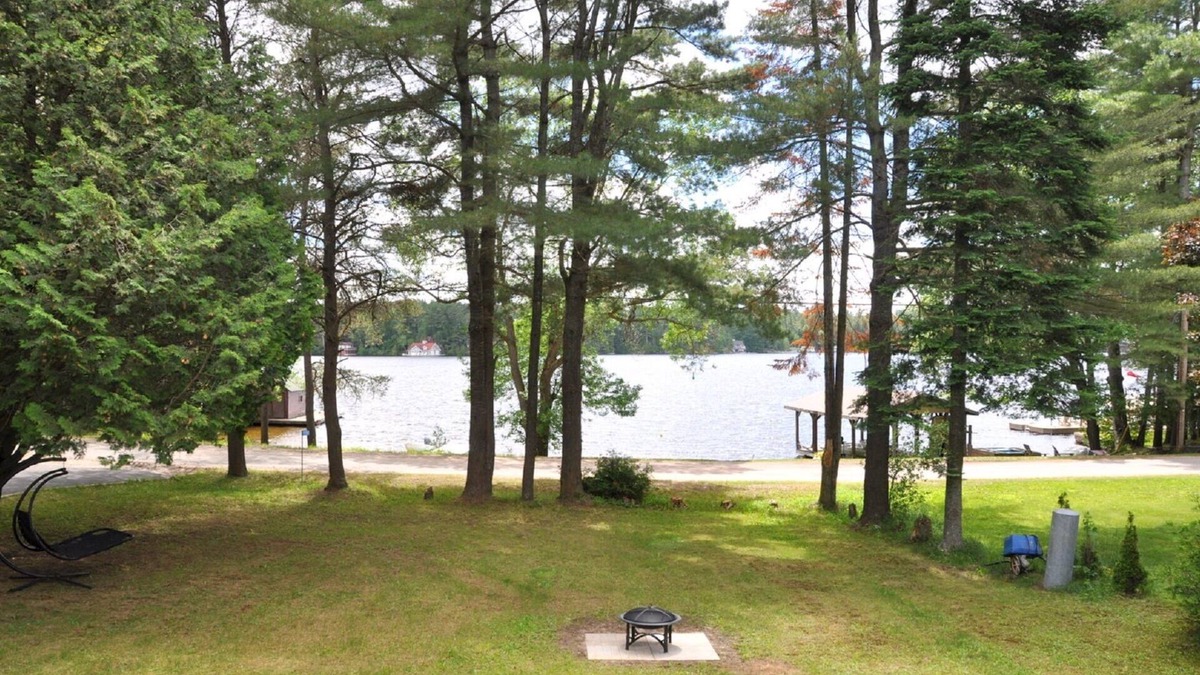 Bala House | Lake Muskoka Cottage with Sandy Beach
