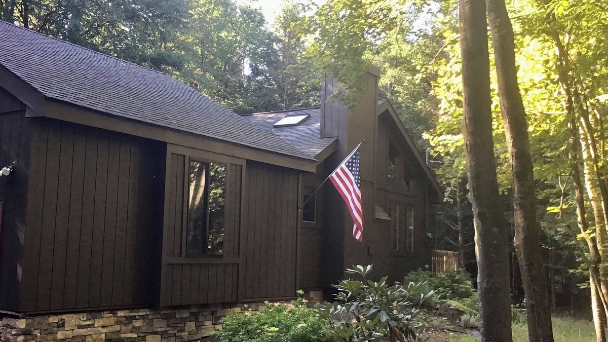 Pocono Pines Cabin | LAKE NAOMI FALL FOILAGE