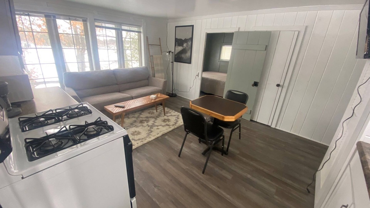 Tomahawk House | Lake Nokomis 2BD/1Bath Lakeside Cabin - Cabin #1