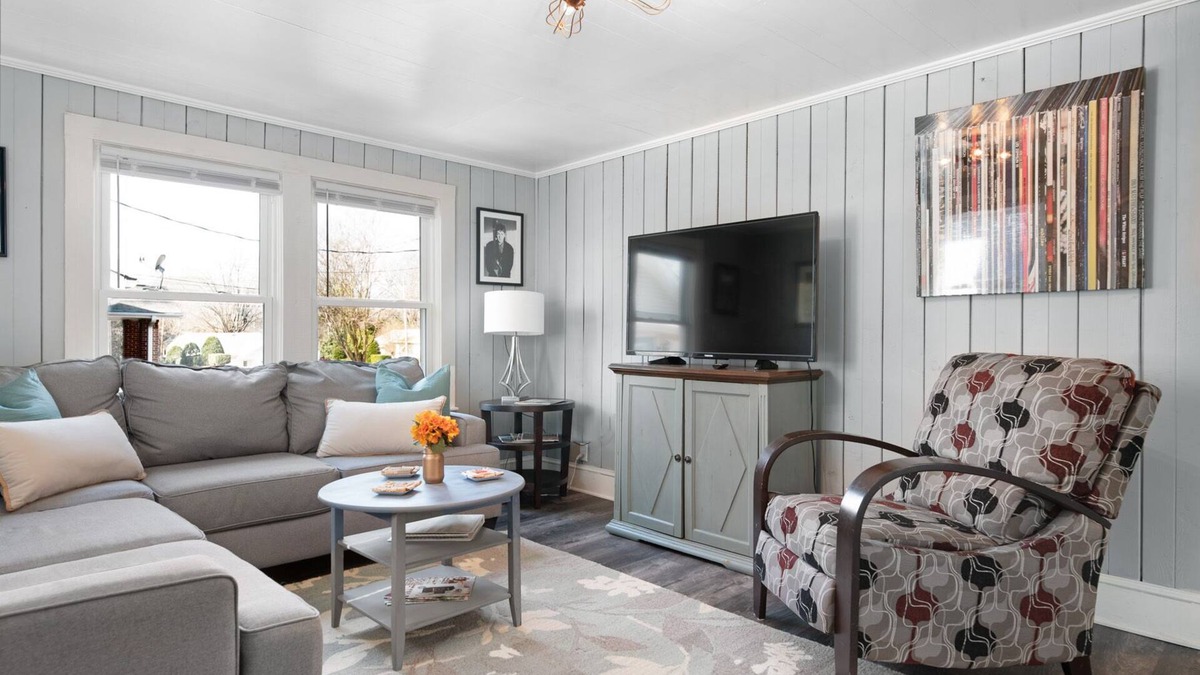 Cornelius House | Lake Norman Shabby Chic bungalow in Cornelius close to Davidson