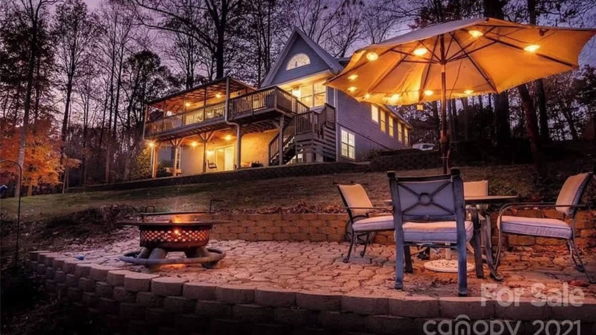 Mayhew House | Lake Norman Villa Sleeps 15-Hot Tub-Game Room