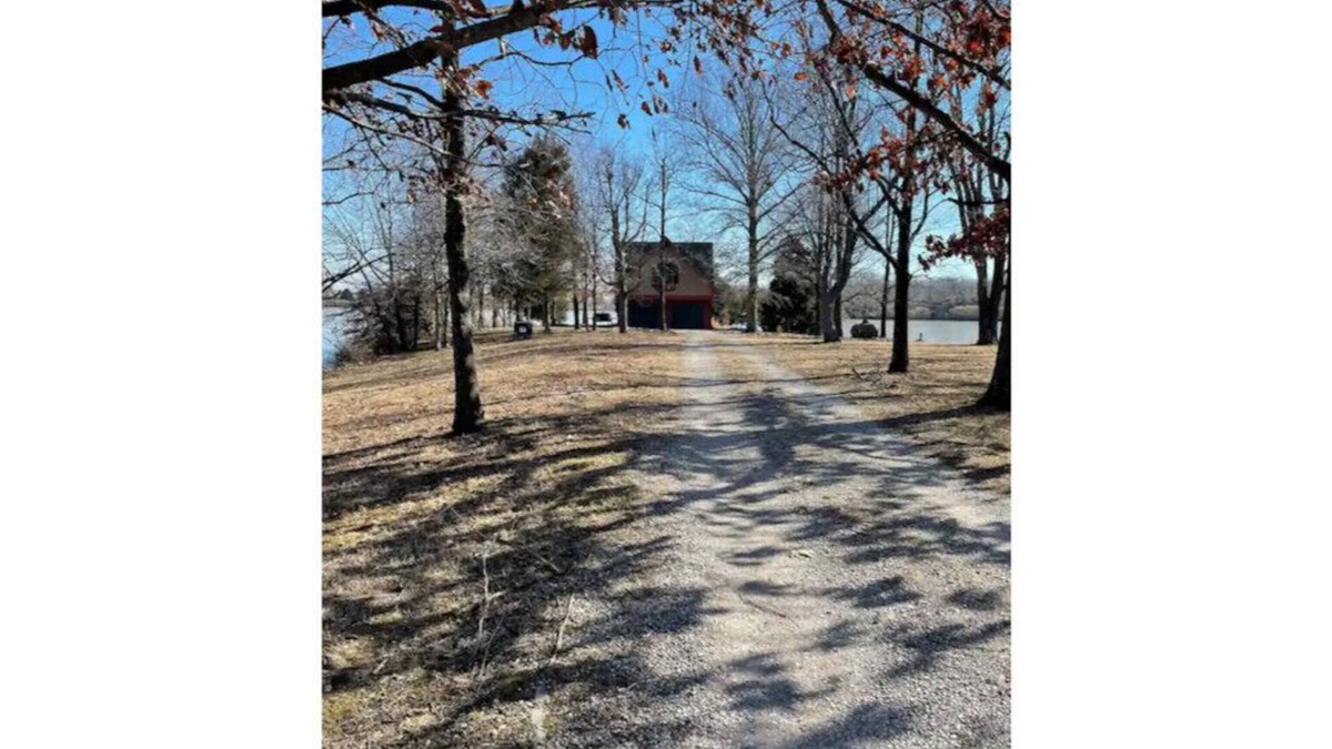 Scheller Cabin | Lake & Oaks Hideaway- Hidden Cabin on Private Lake