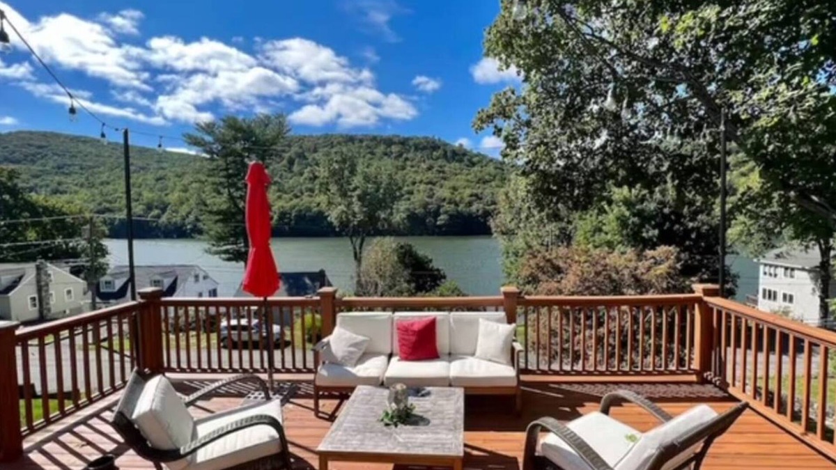 New Fairfield House | Lake Oasis with Firepit, Game room and Kayaks