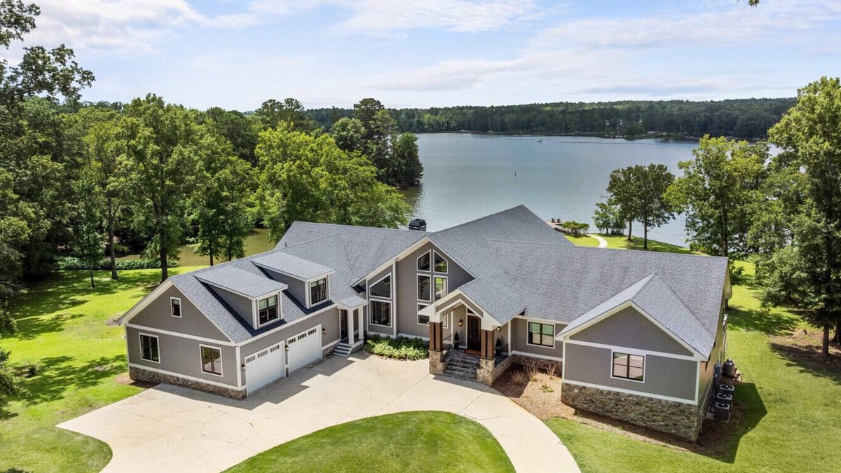 Buckhead House | Lake Oconee Pool Table King Suites Kayaks SUPs