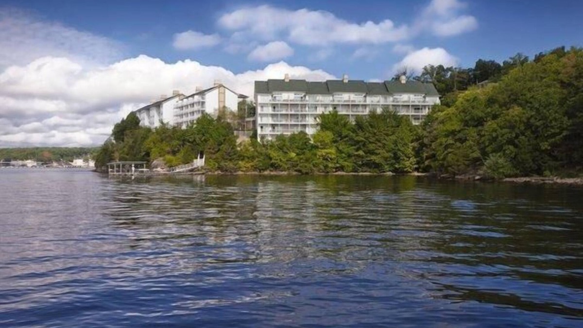 Osage Beach Resort | Lake of the Ozarks: 3BR Condo at Lakeside Resort w/WiFi, Pool & Watersports