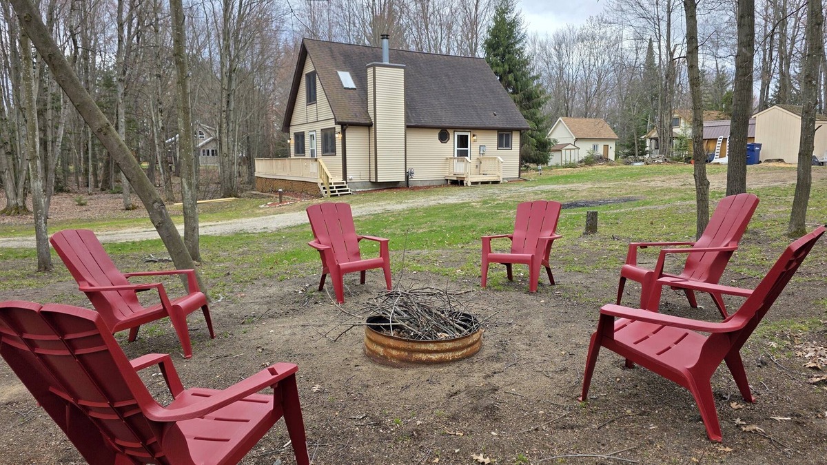 Lake Cottage | Lake of the Pines Cottage - Hot tub!