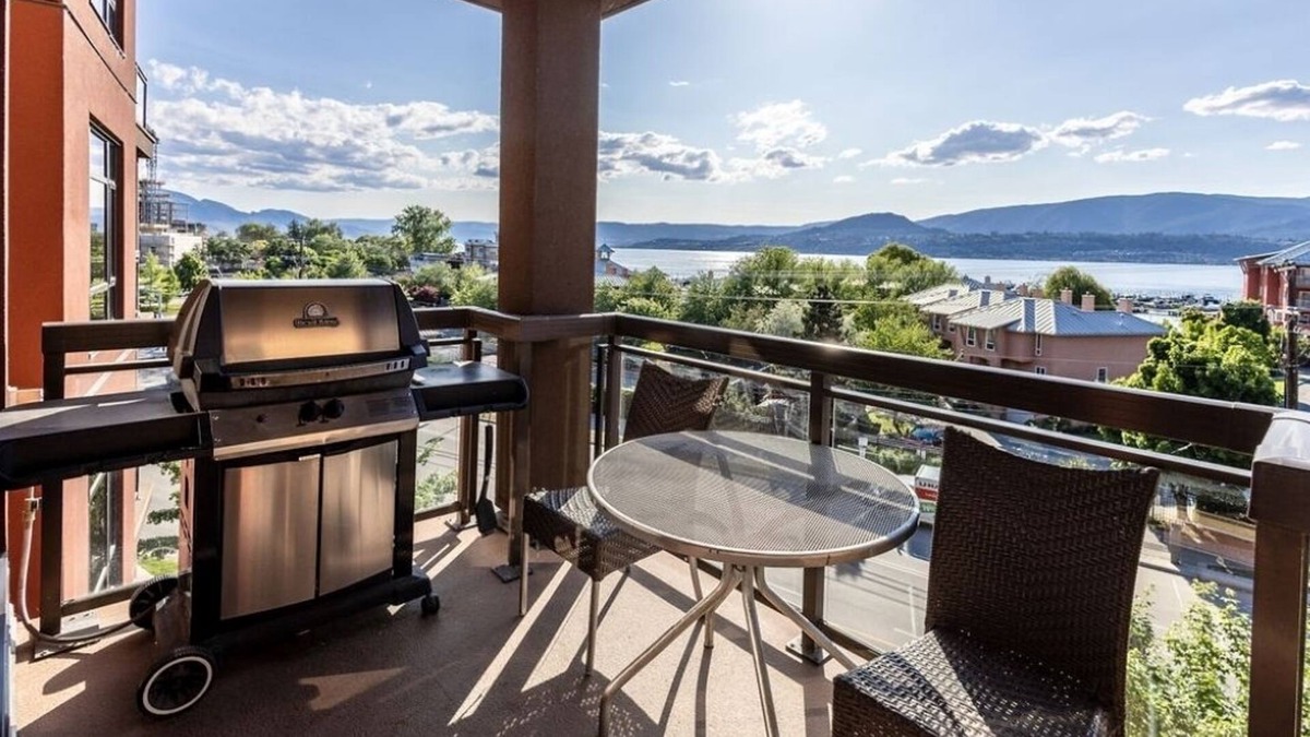 South Pandosy Condo | Lake Okanagan Sunsets from your Balcony!