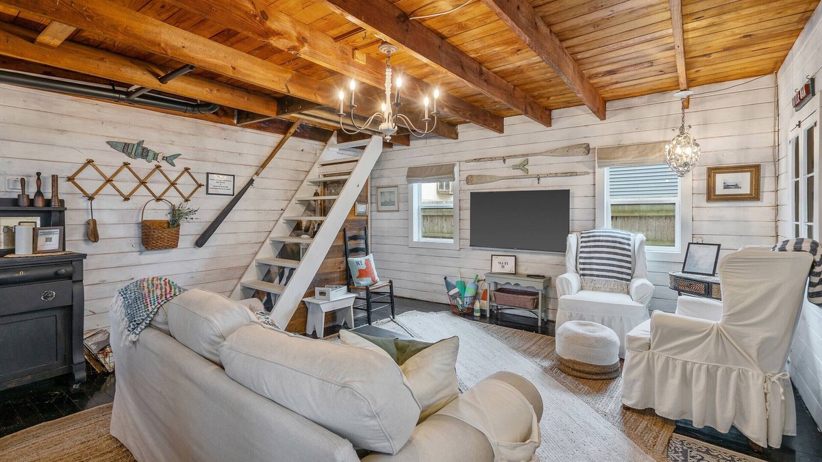 Sandy Creek House | Lake Ontario: 3 bedrooms, 1.5 baths, water view, fishing, fire pit, pet-friendly