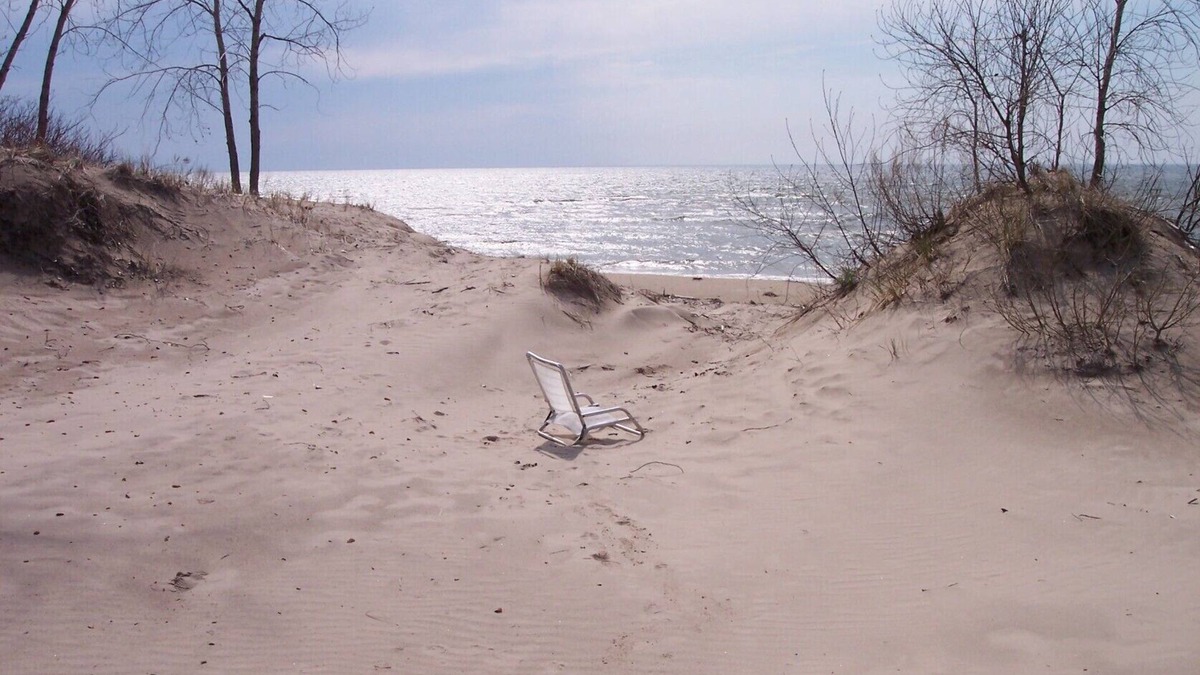 Mannsville House | Lake Ontario East, sleeps 10, beach, 2 kayaks, firepit, gas grill, yard, porc